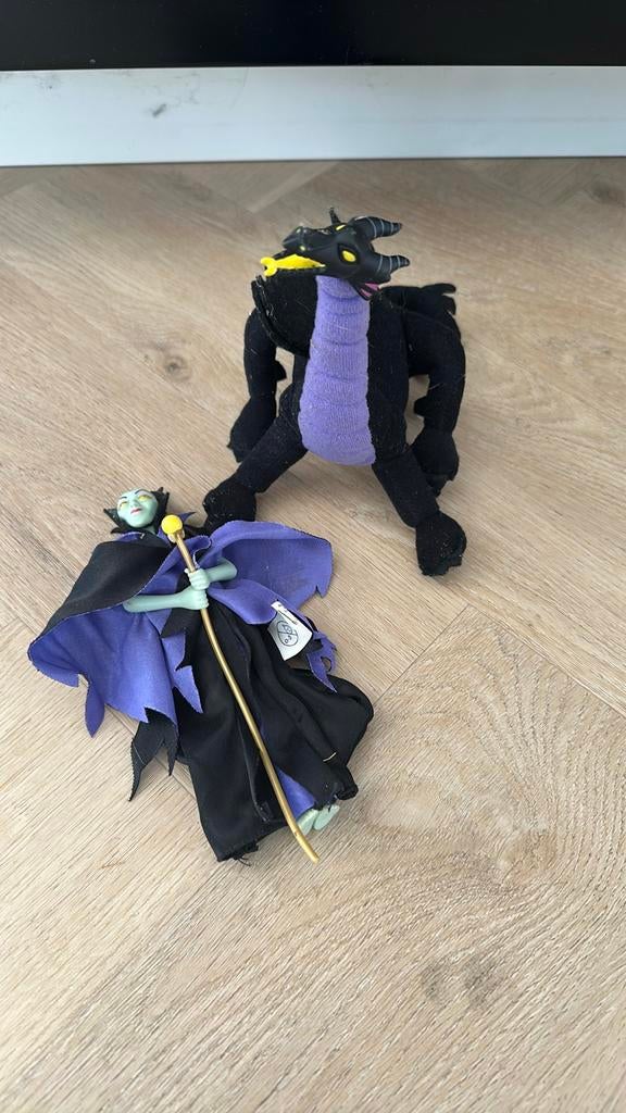 Maleficent pop en draak knuffel, Gebruikt, Disney, Dinosaurus, Zwart