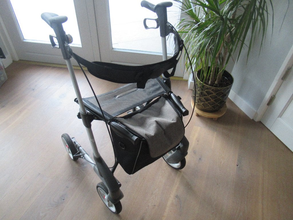 Nieuwste model Lichtgewicht M Topro Troja 5G Rollator + Tas, Ophalen of Verzenden, Lichtgewicht
