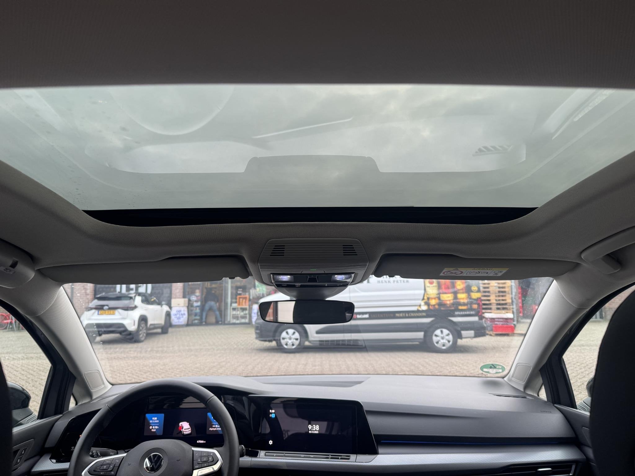 Volkswagen Golf 1.5 eTSI R-Line Pano/ afn.Trekhaak/ 18", 4 cilinders, 150 pk, Bedrijf, Automatische klimaatregeling