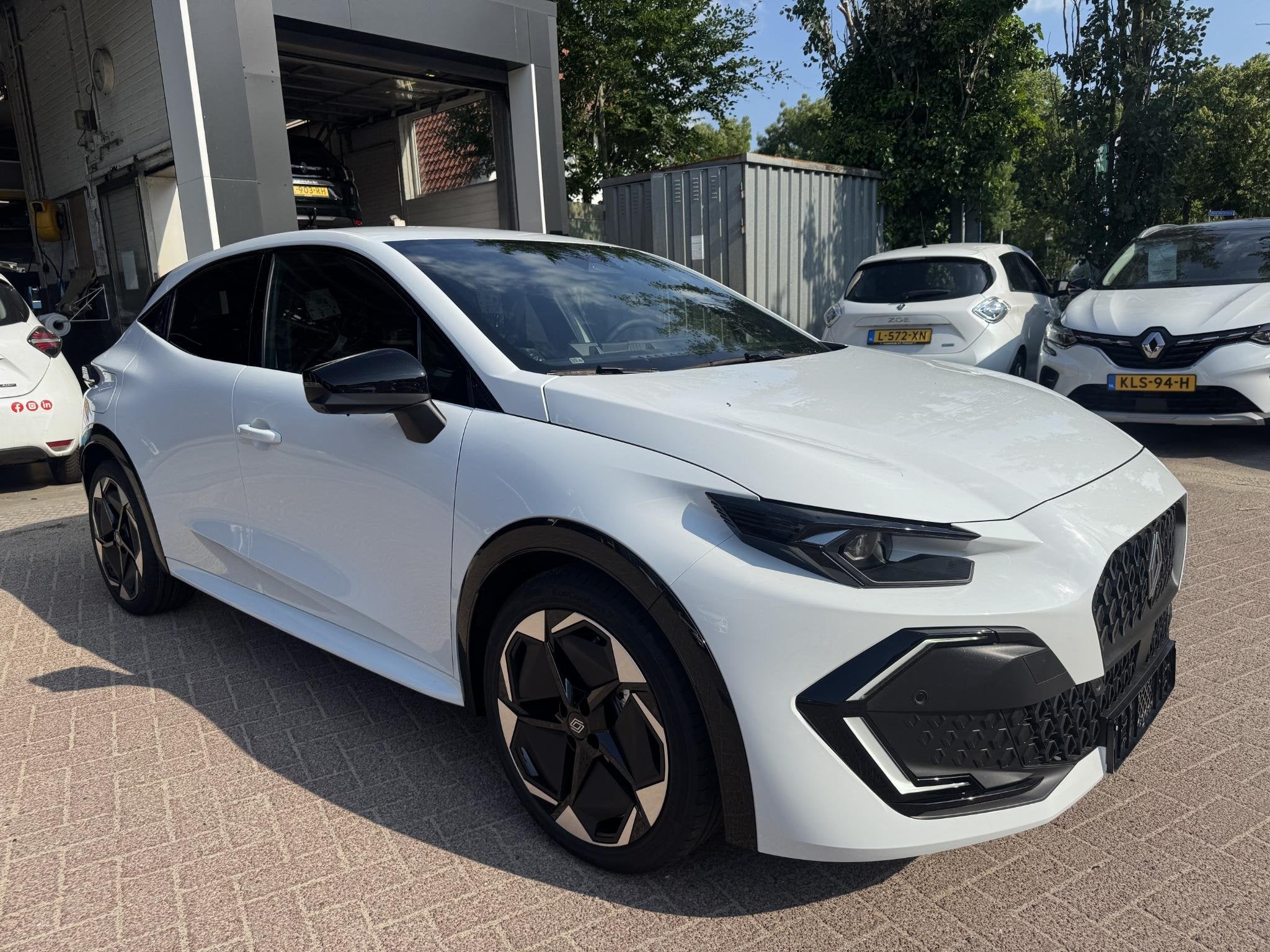 Renault Clio 1.8 Hybrid 160 Techno+Pack Premiere!, Auto's, Stof, Gebruikt, Euro 6, 4 cilinders