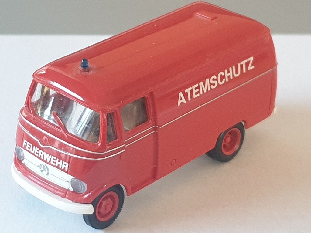 1:87 brandweer Mercedes L319 Brekina nu: € 6, Verzenden, Zo goed als nieuw, Bus of Vrachtwagen, Brekina