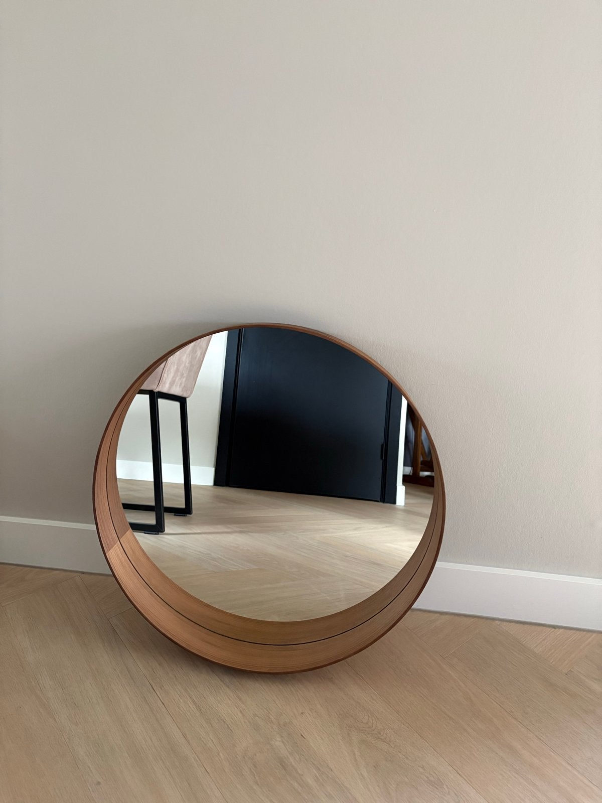 Mooie ronde IKEA spiegel met bruine houten omlijsting, Ophalen, Rond, Zo goed als nieuw, Minder dan 100 cm