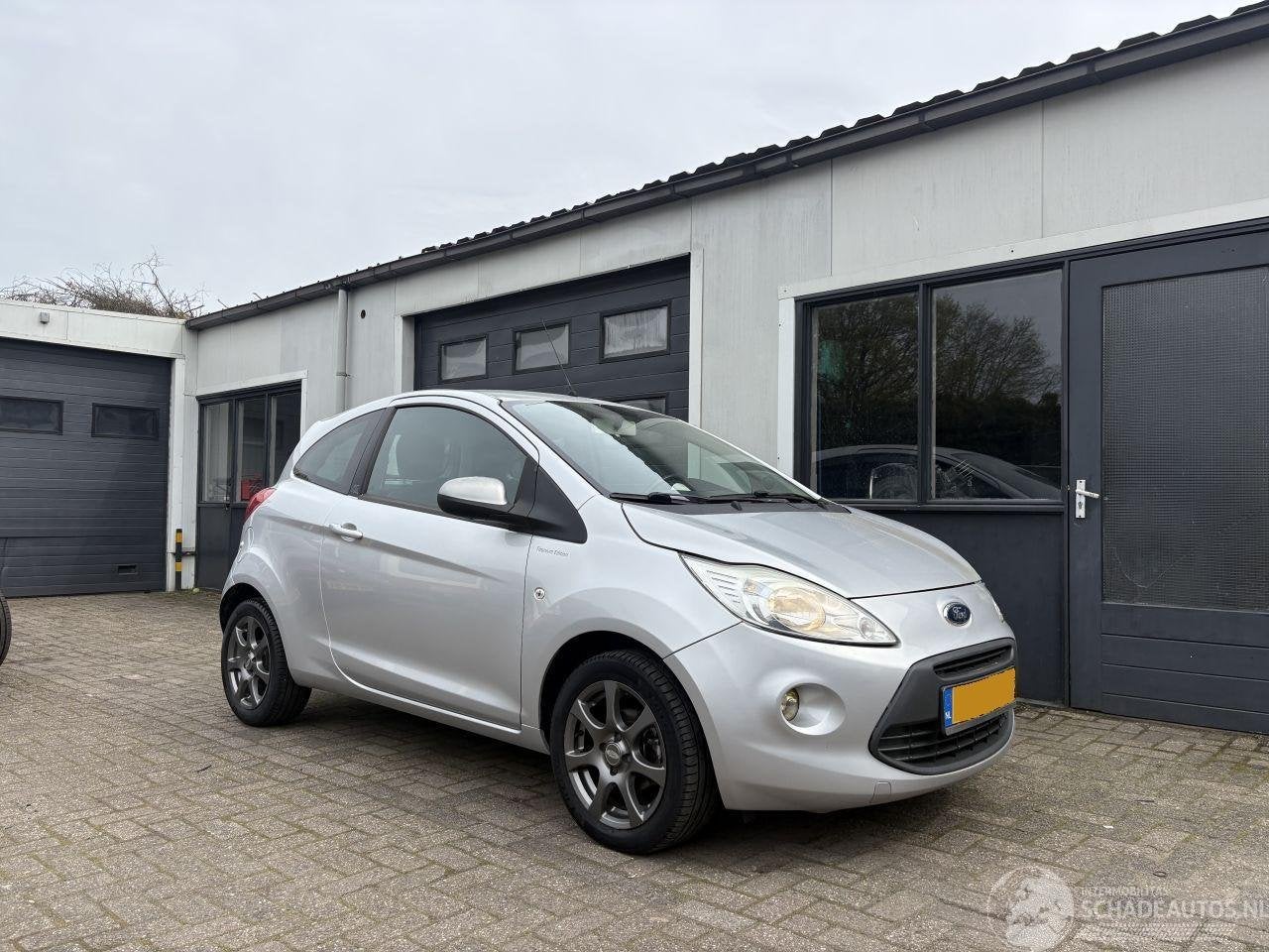 Ford Ka (bj 2010), Auto diversen, Schadeauto's, 1242 cc, Handgeschakeld, Henry-Ford-Straße  1 ,50735, Köln, Deutschland, Zilver of Grijs