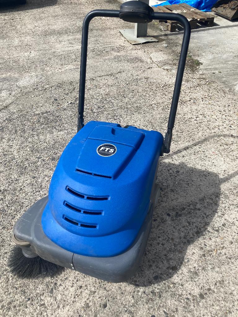 IPC 464 Veegzuigmachine - nieuwe accu en filters, Tuin en Terras, Veegmachines, Ophalen, Gebruikt, IPC