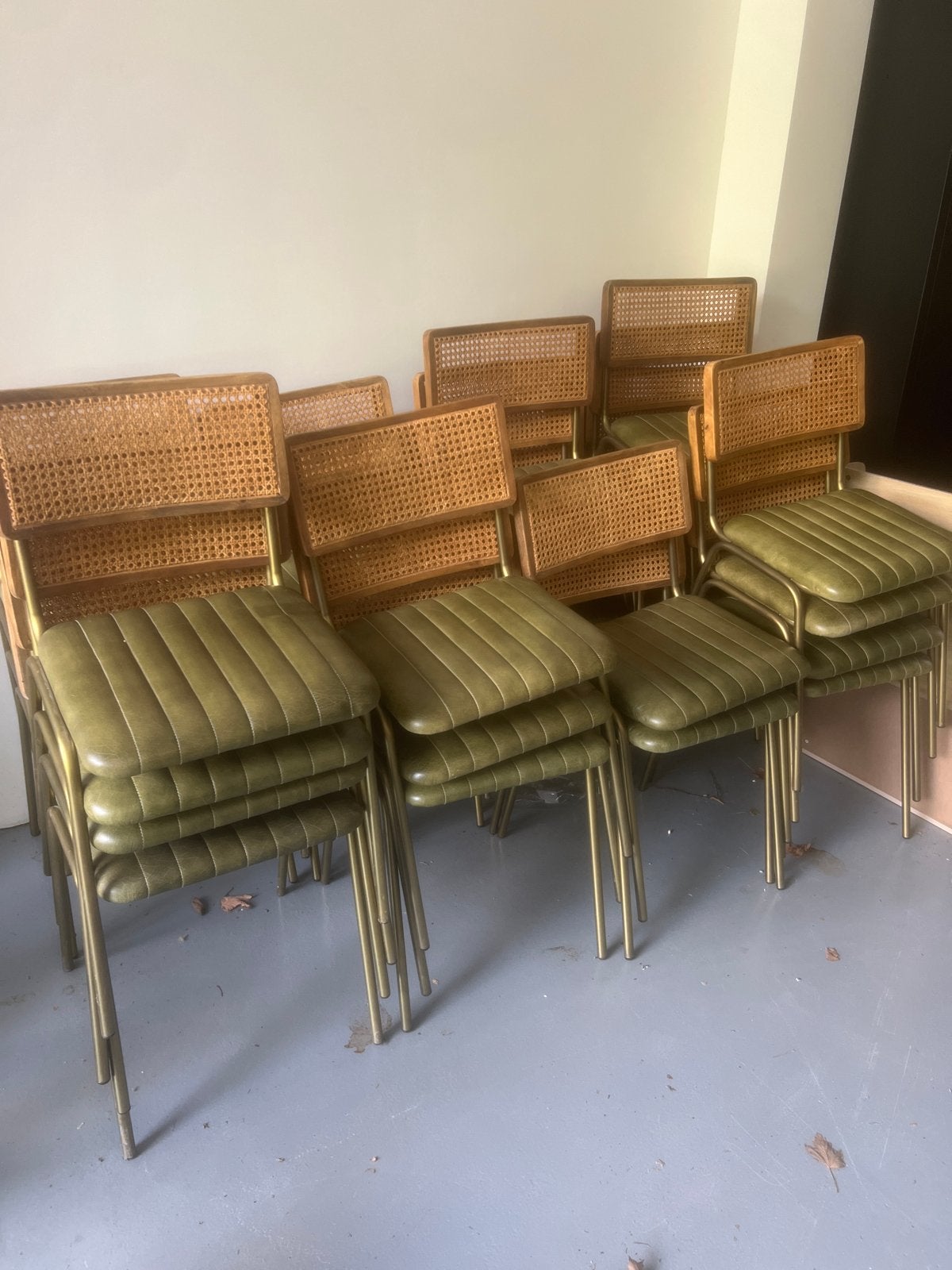 Vintage stoelen met rotan rugleuning en groen skai, Ophalen