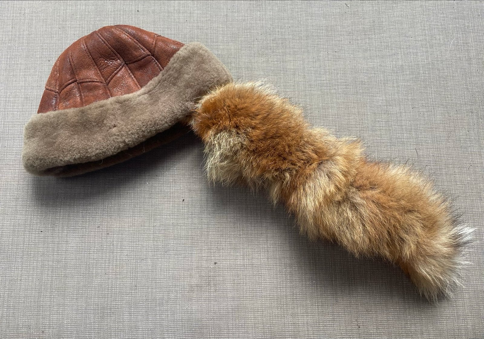 Unieke Bontmuts met Vossestaart - Warme Wintermuts, Kleding | Dames, Ophalen, Zo goed als nieuw, One size fits all, Hoed