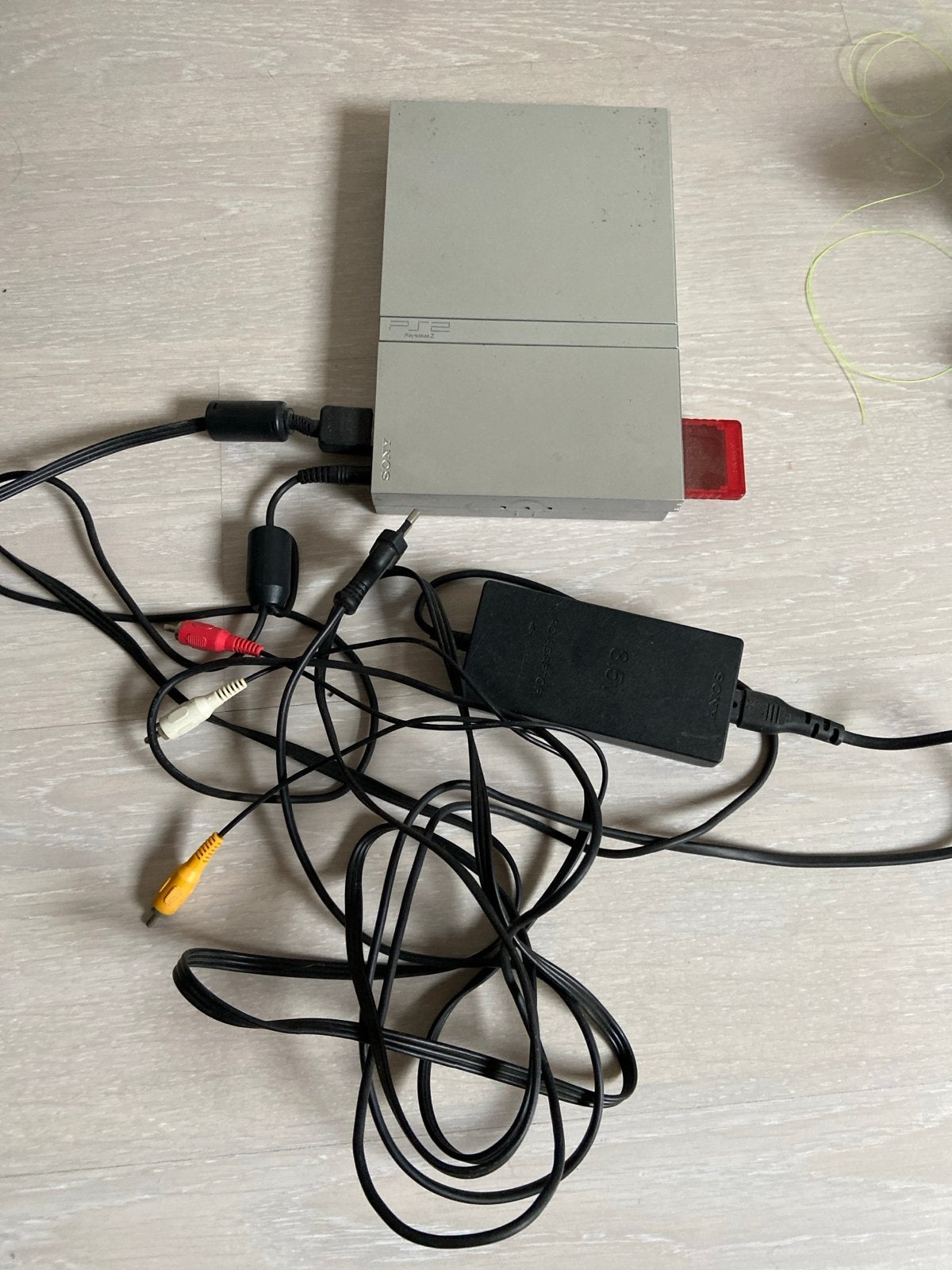 PS2 Zilver Slim Console met Kabels - Vintage Gaming, Spelcomputers en Games, Ophalen of Verzenden, Gebruikt, Zonder controller