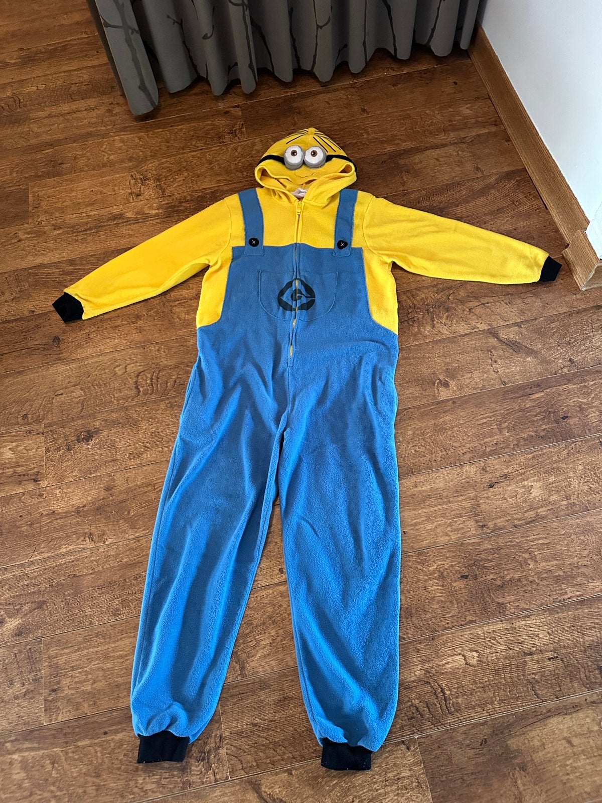 Minion Onesie 3D Two Eyed verkleedpak verkleedkostuum S, Kinderen en Baby's, Ophalen of Verzenden, Zo goed als nieuw, Jongen of Meisje