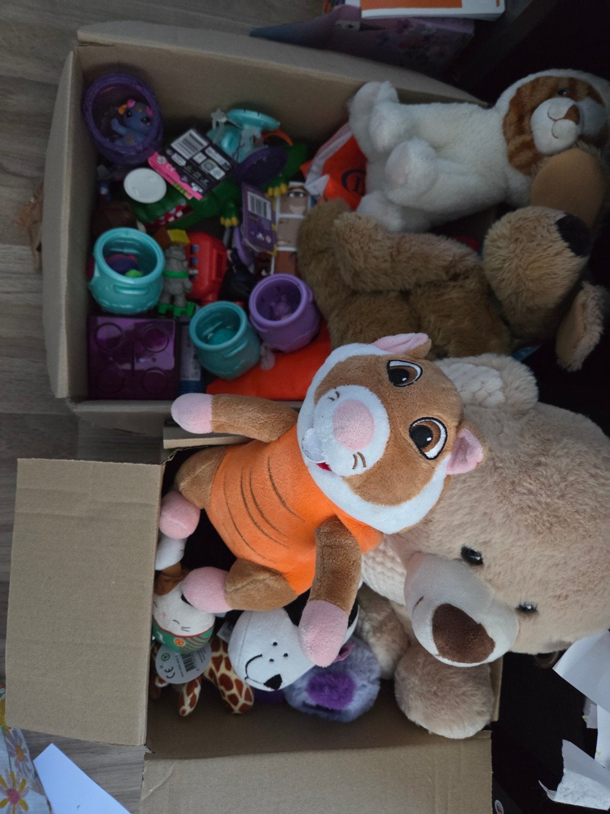 Doos met diverse knuffels en speelgoed, nette staat, Beer, Ophalen of Verzenden, Zo goed als nieuw, Middelgroot (20 tot 80 cm)