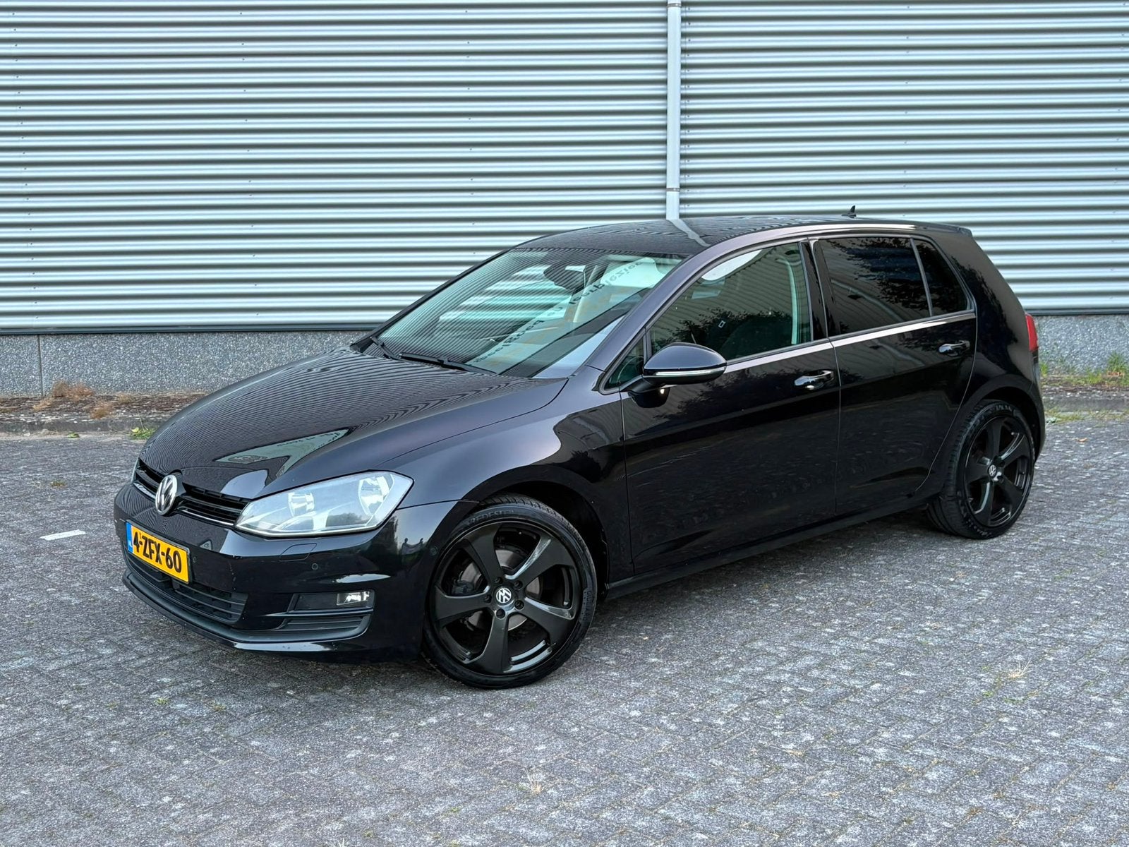 Volkswagen Golf 1.2 TSI 5D DSG AUTOMAAT NW APK STOELVW ACC, 4 cilinders, Zwart, 3050 kg, 1151 kg