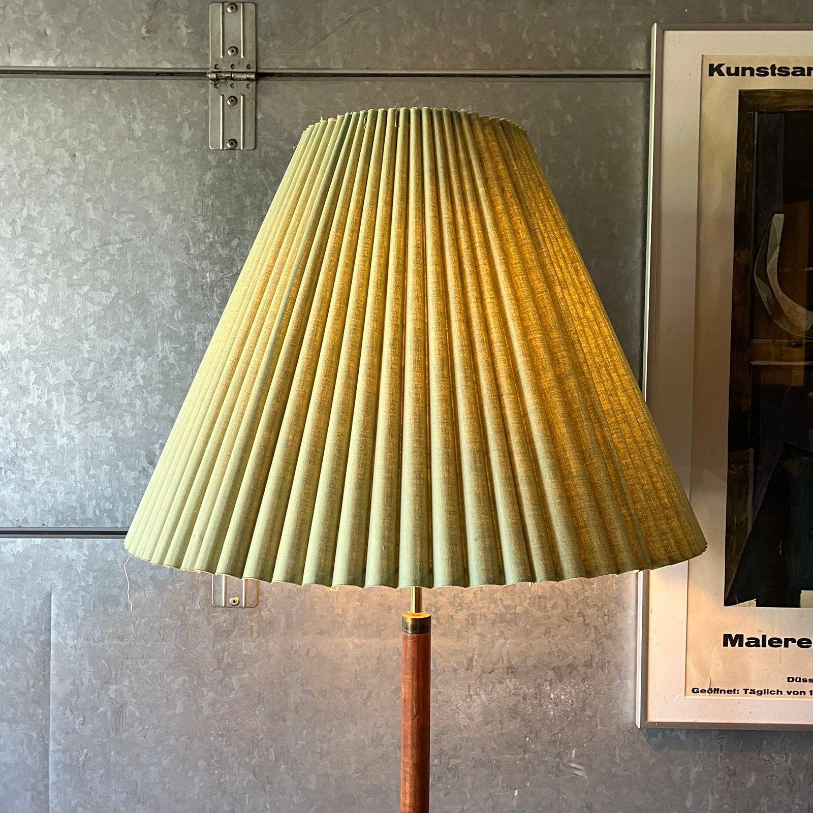 Jaren 50 60 Deens design teak & messing vloerlamp plisse kap, Ophalen, Scandinavisch design, Gebruikt, Hout