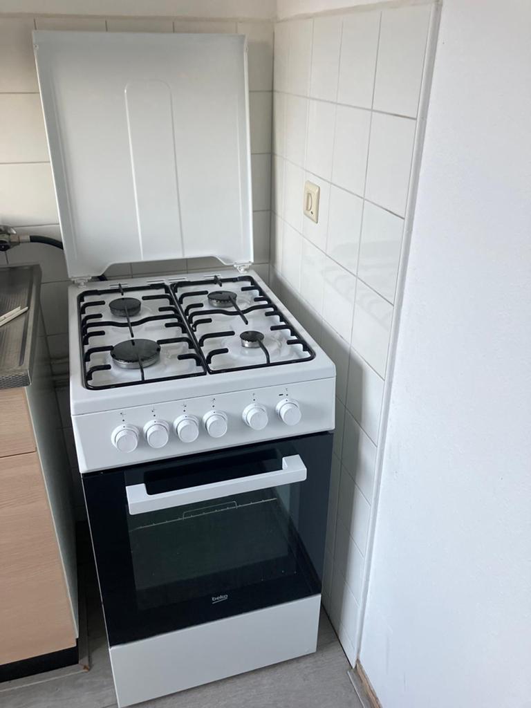 Beko gasfornuis met oven, Ophalen, 4 kookzones, Zo goed als nieuw, Gas