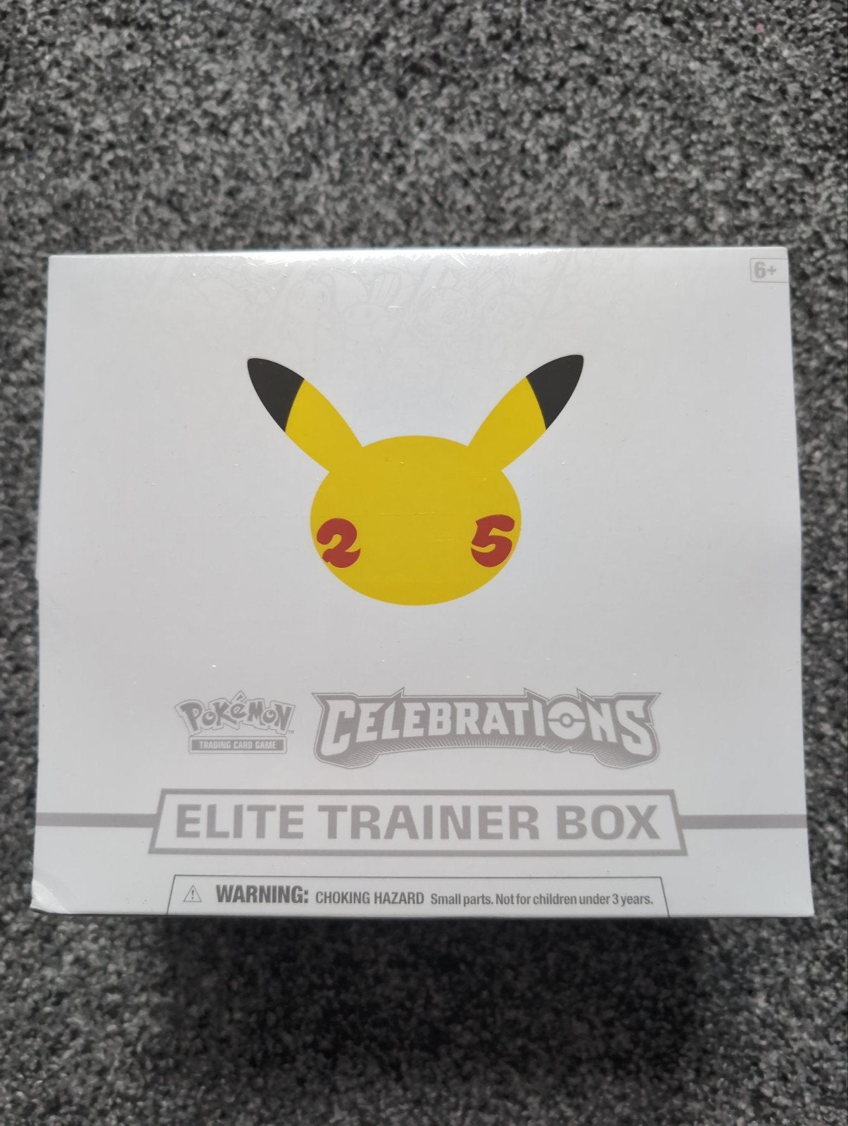 Celebrations etb sealed in goede staat, Ophalen of Verzenden, Nieuw, Boosterbox