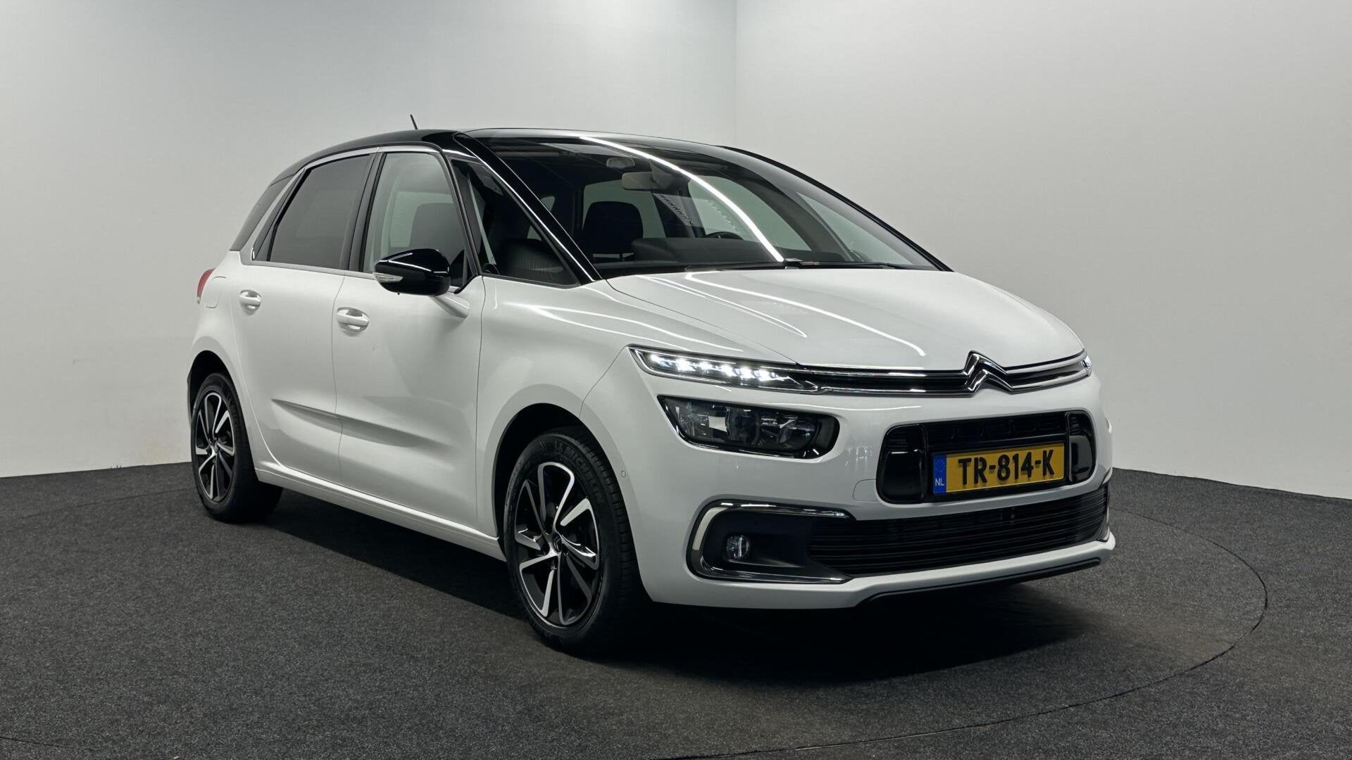 Citroen C4 SpaceTourer 1.2 PureTech Shine CAMERA CARPLAY ECC, Auto's, Stof, Gebruikt, 1199 cc, Met garantie (alle)
