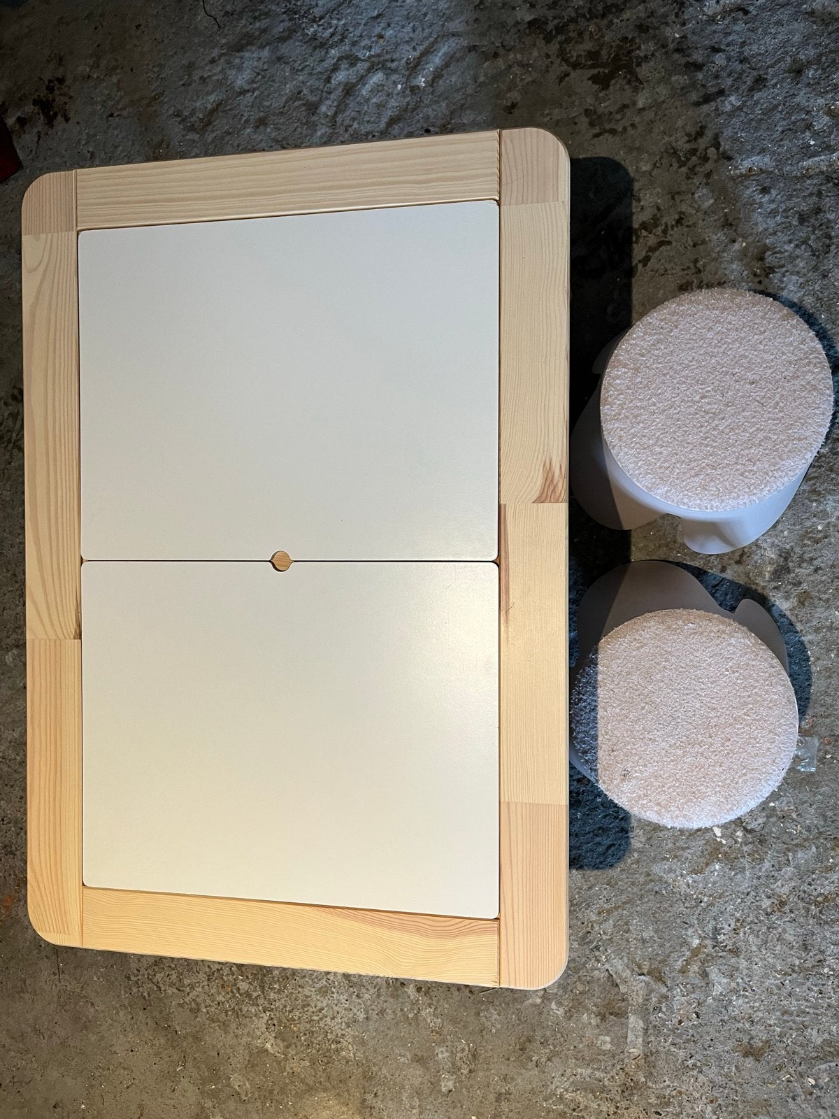 IKEA Speeltafel met opbergbakken en 2 krukjes, Kinderen en Baby's, Ophalen of Verzenden, Gebruikt