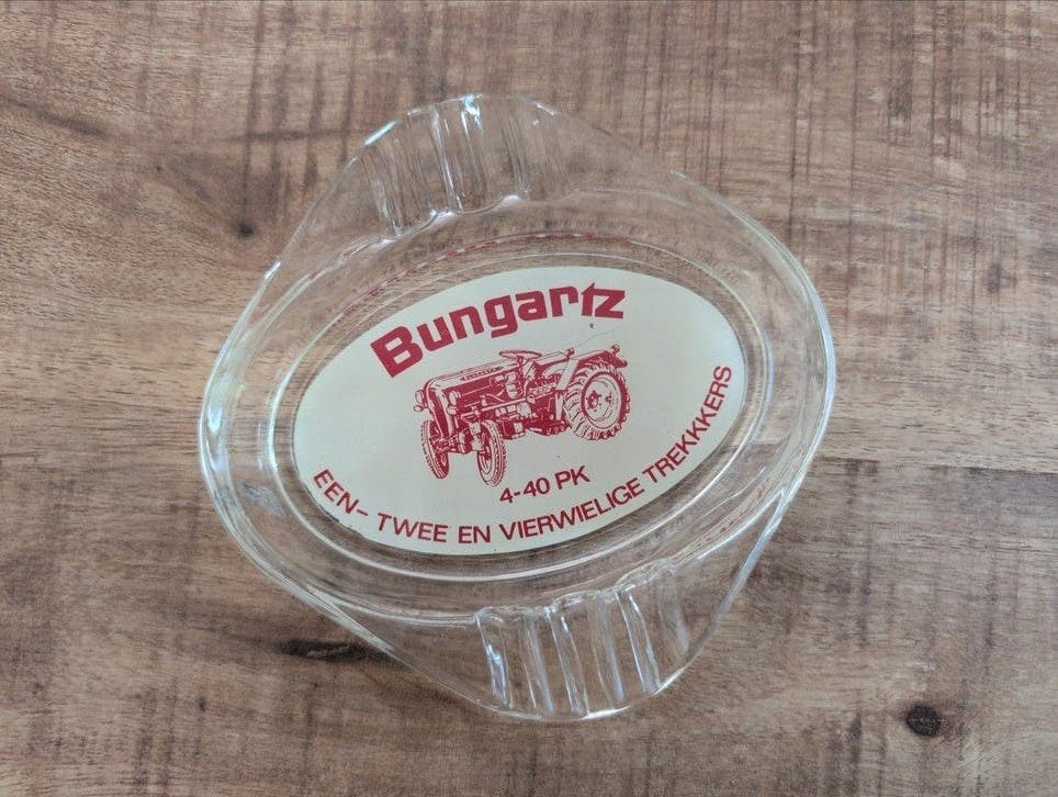 Vintage Bungartz asbak - Een- twee en vierwielige trekkers, Verzenden, Gebruikt, Asbak