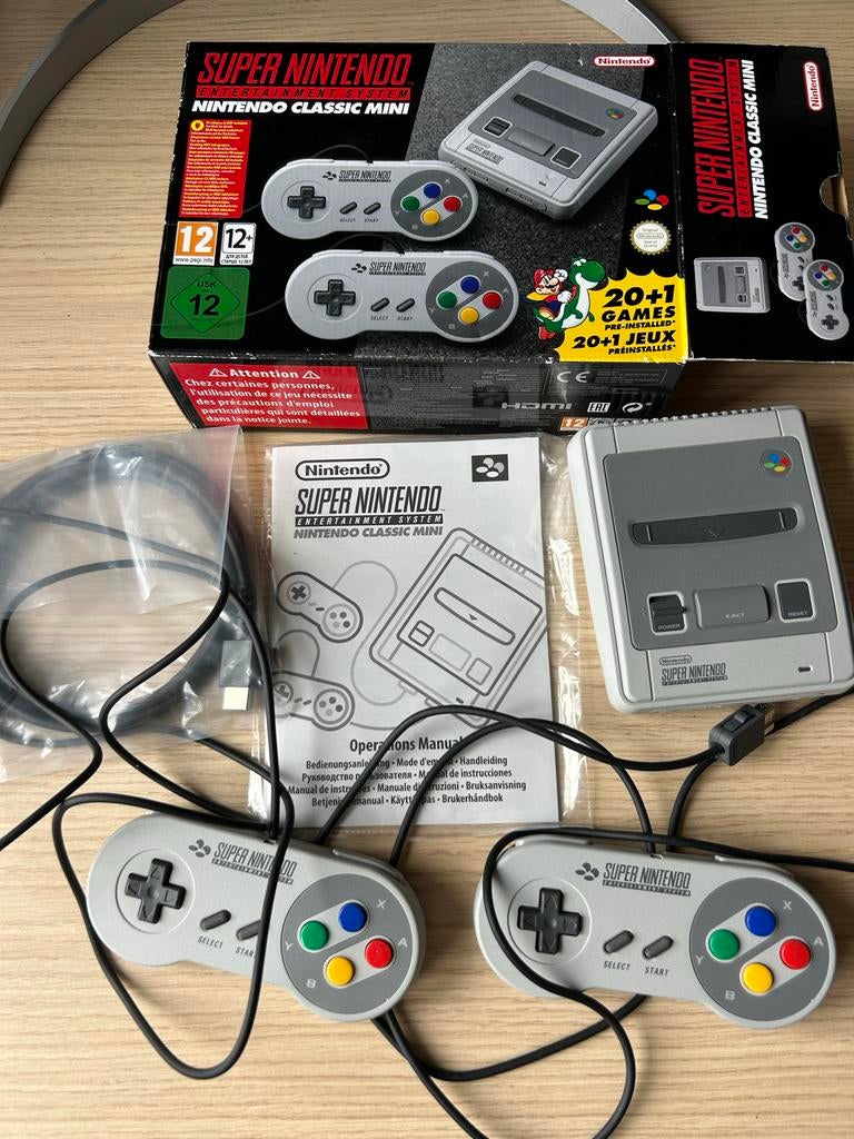 Super Nintendo Classic Mini - SNES, Spelcomputers en Games, Spelcomputers | Nintendo Super NES, Ophalen, Zo goed als nieuw, Met 2 controllers