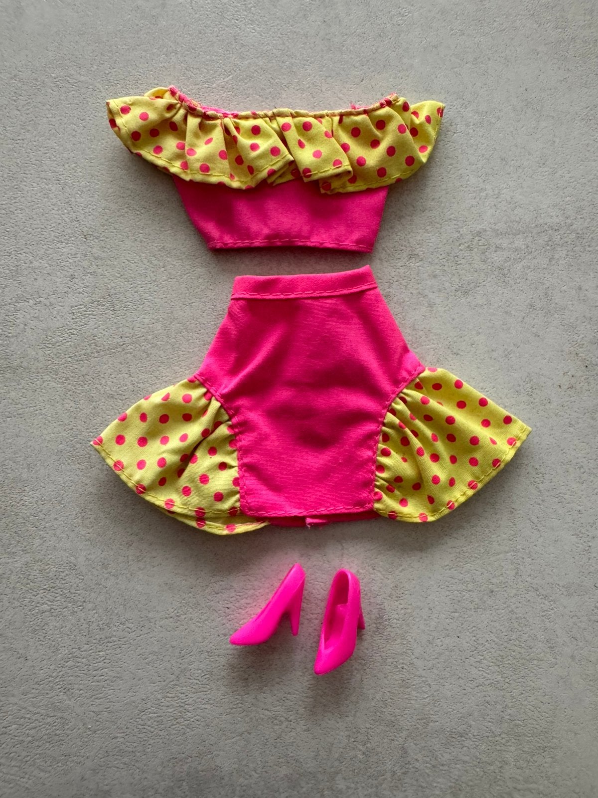 Barbie setje kleding jaren 90, Verzamelen, Poppen, Ophalen of Verzenden, Gebruikt, Kleertjes