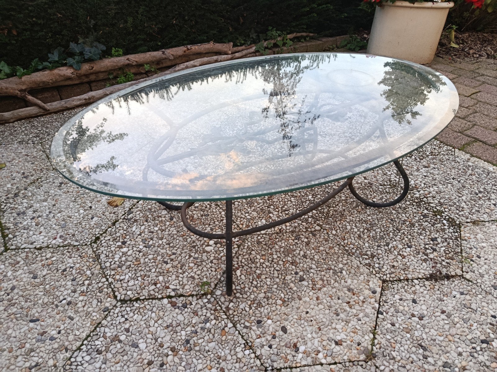 Glazen salontafel met smeedijzeren onderstel, Antiek en Kunst, Ophalen