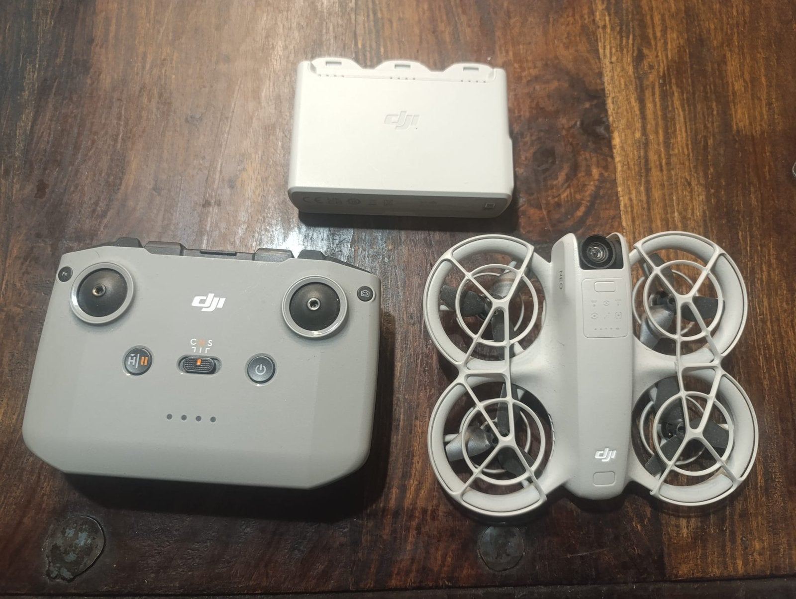 DJI Neo - drone met 3 accu’s en controller, Ophalen of Verzenden, Zo goed als nieuw