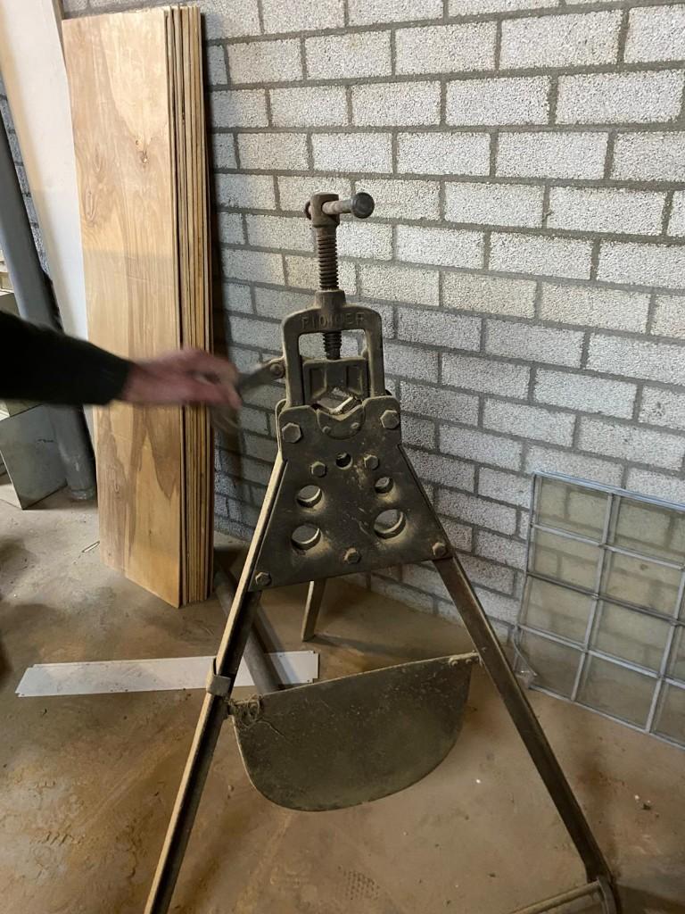 Antieke Pijpklem/ driepoot (PIONER), Ophalen