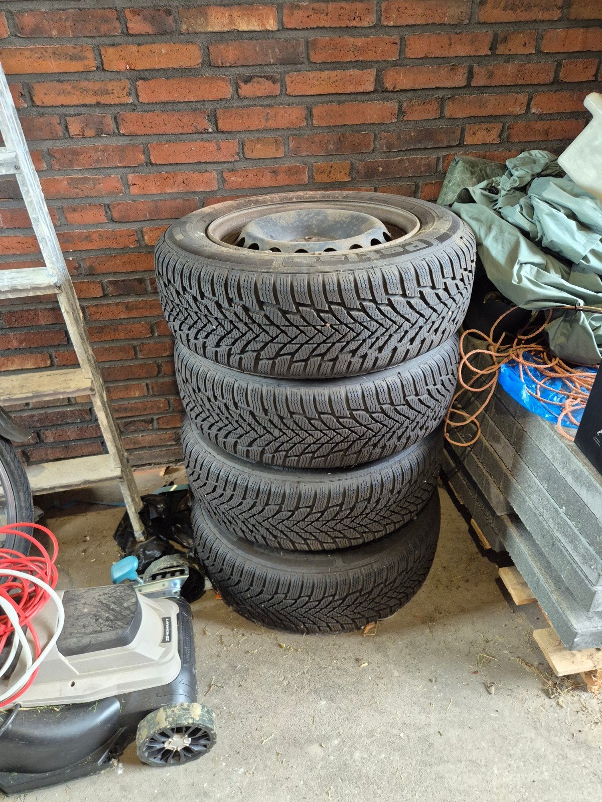 Winterbanden met stalen velgen - 195/65R15, Ophalen, Gebruikt, 15 inch, Banden en Velgen