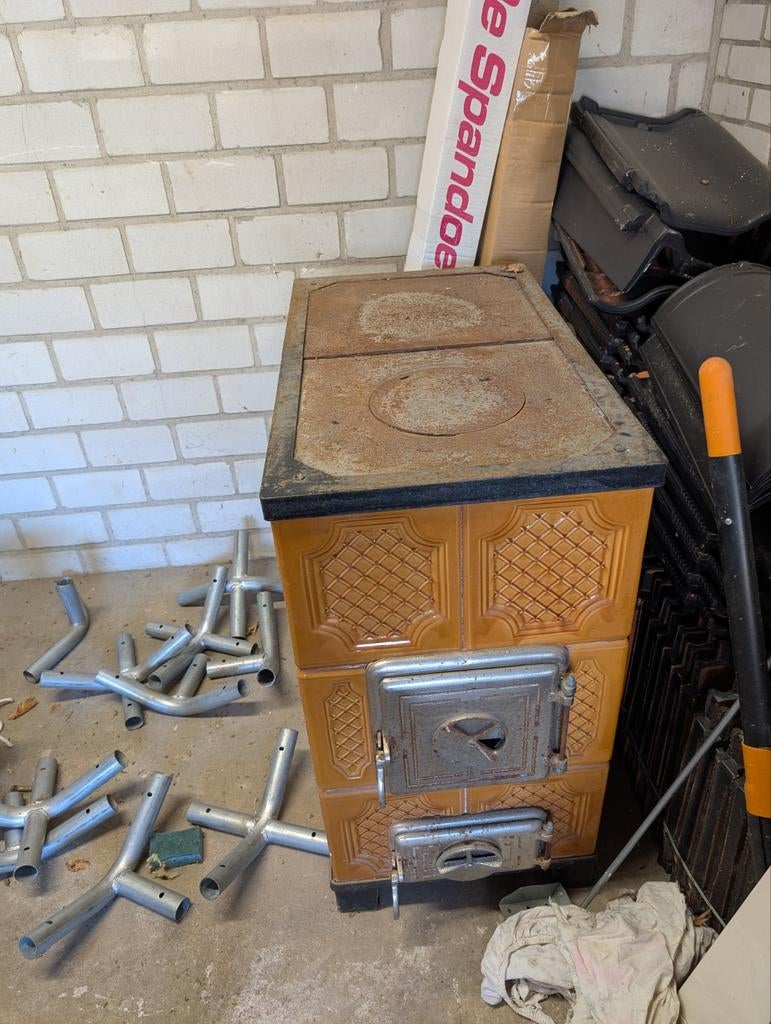 Hongaarse spekstenen kachel - voegen reparatie nodig, Huis en Inrichting, Kachels, Ophalen, Gebruikt, Houtkachel, Vrijstaand