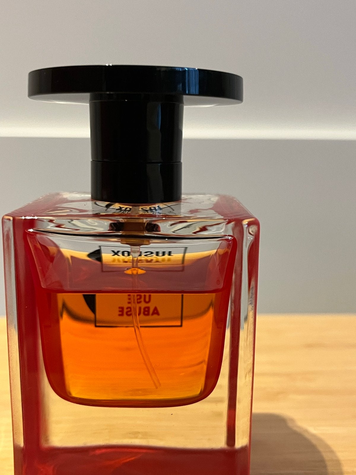 Jusbox Use & Abuse Eau de Parfum 78ml, Sieraden, Tassen en Uiterlijk, Ophalen of Verzenden, Zo goed als nieuw