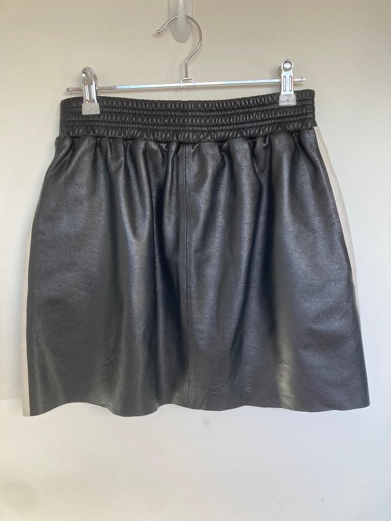 Arma zwart leren rok met wit mini skirt maat 36, Customerservice@armastore.com, Zwart, Arma, Zo goed als nieuw