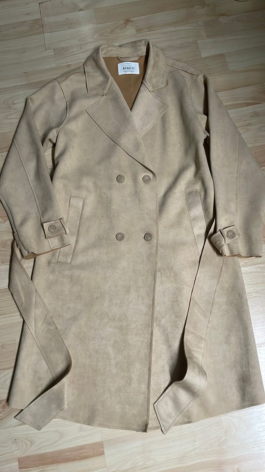 Nieuw suede look Trench Coat maar L, Kleding | Dames, Ophalen of Verzenden, Nieuw, Maat 42/44 (L), Beige
