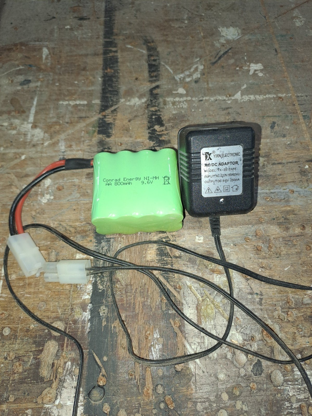 Conrad Energy Ni-MH AA 9.6V 800mAh Batterij met Oplader, Gebruikt, Onderdeel, Overige schalen, Overige typen