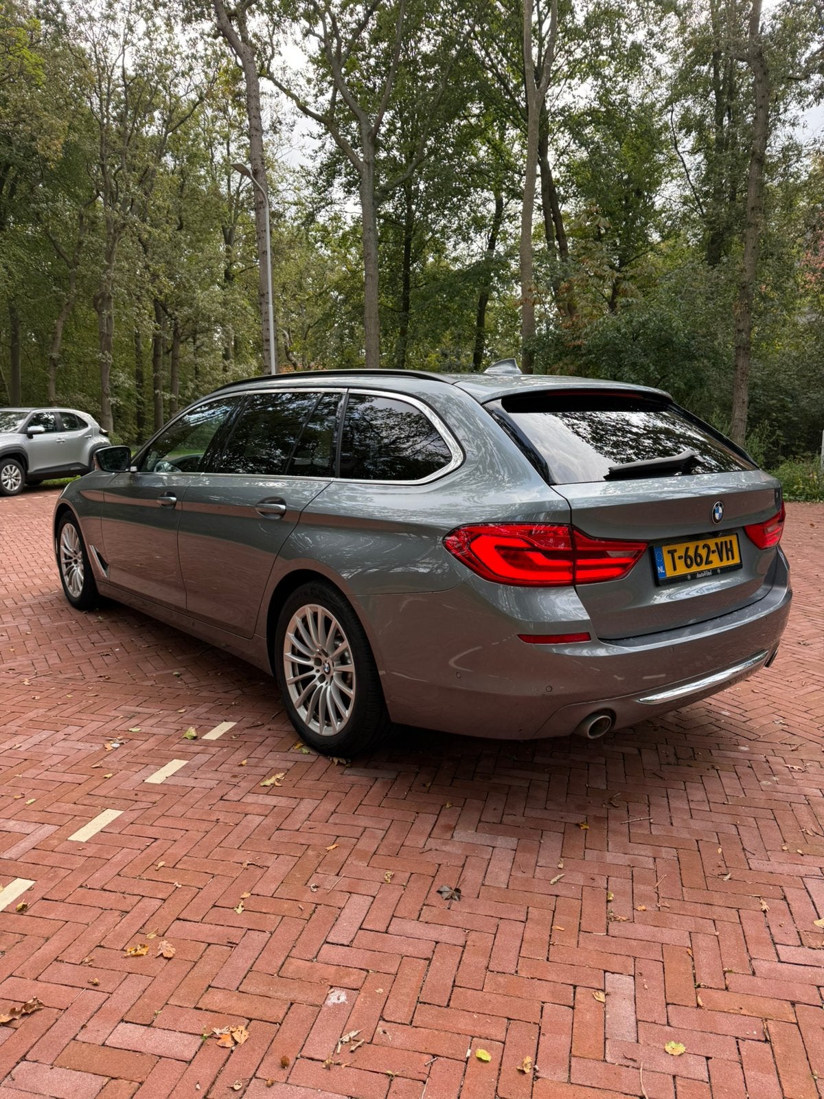 BMW 530i High Ex | Panorama | Head-Up | B&W | Winterset, 1998 cc, Achterwielaandrijving, Zwart, 4 cilinders