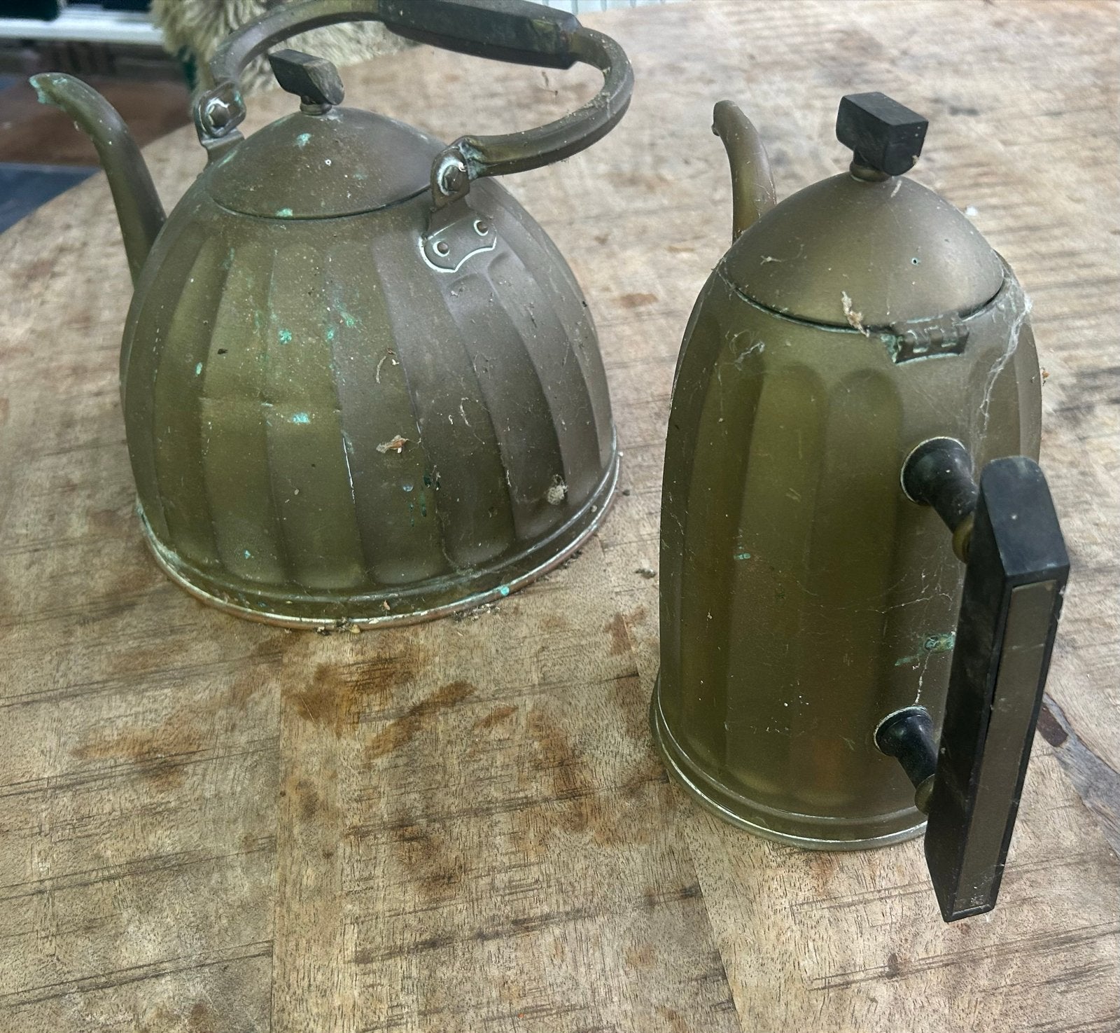 2 vintage koperen theepotten met bakeliet handvat, Antiek en Kunst, Ophalen