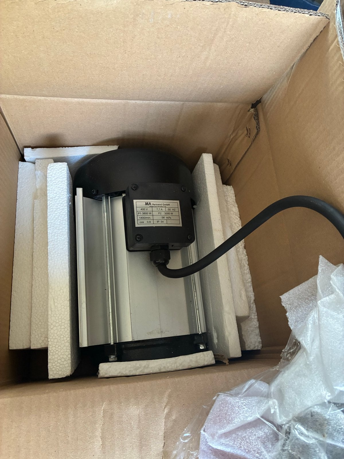 T10  motor Versand GmbH  400V 3800W / 3000W met schakelaar, Ophalen