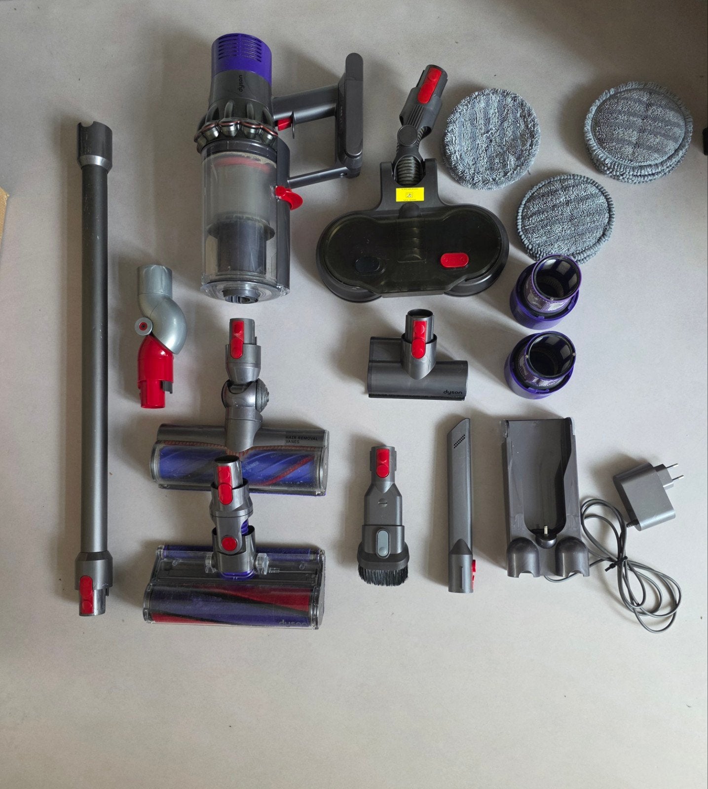 Dyson V10 Absolute steelstofzuiger met diverse accessoires,, Ophalen of Verzenden, Gebruikt, Steelstofzuiger, Dyson