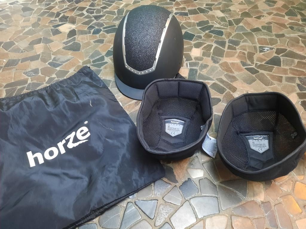 Paardrijdcap zwart met glitter, verstelbaar mt 52-54, Horze, Ophalen, Zo goed als nieuw