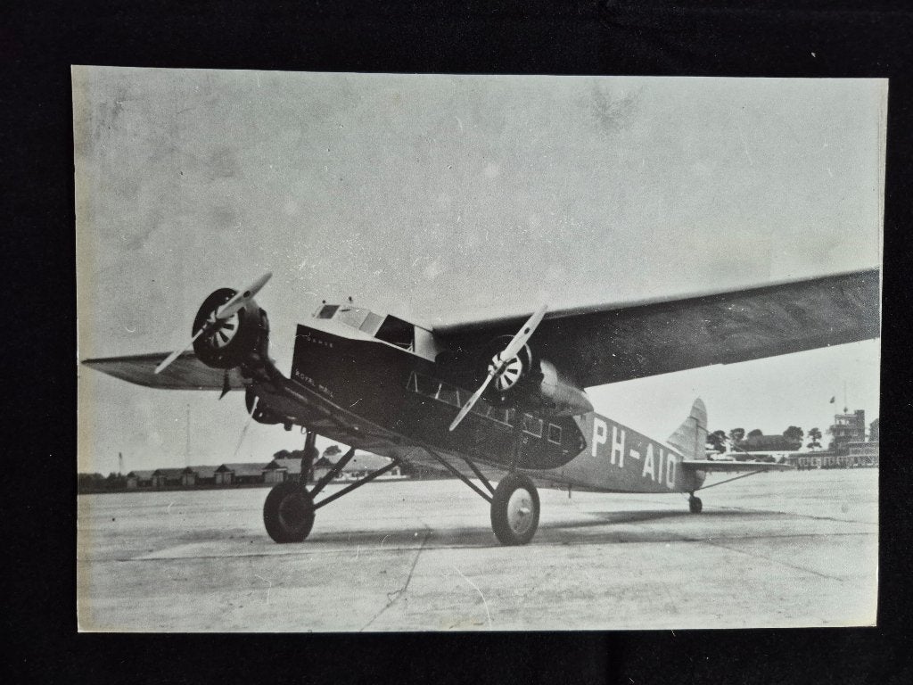 Foto van de KLM Fokker F.18 de PH-AIO (F1066), Ophalen of Verzenden, Gebruikt, Kaart, Foto of Prent