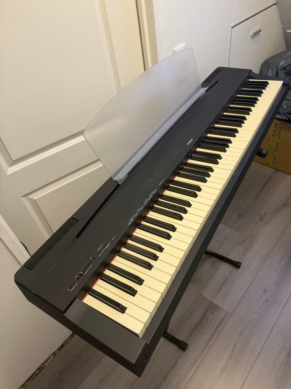 Yamaha P-70 elektrische piano met standaard, Muziek en Instrumenten, Piano's, Ophalen, Zo goed als nieuw, Zwart