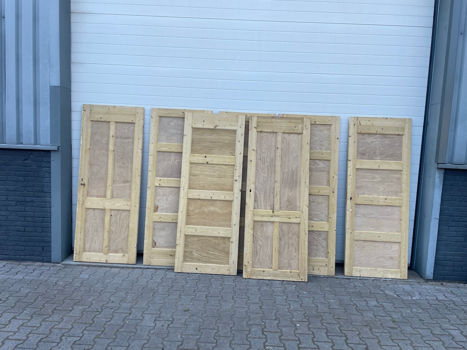 logen van deuren en meubelen, Ophalen