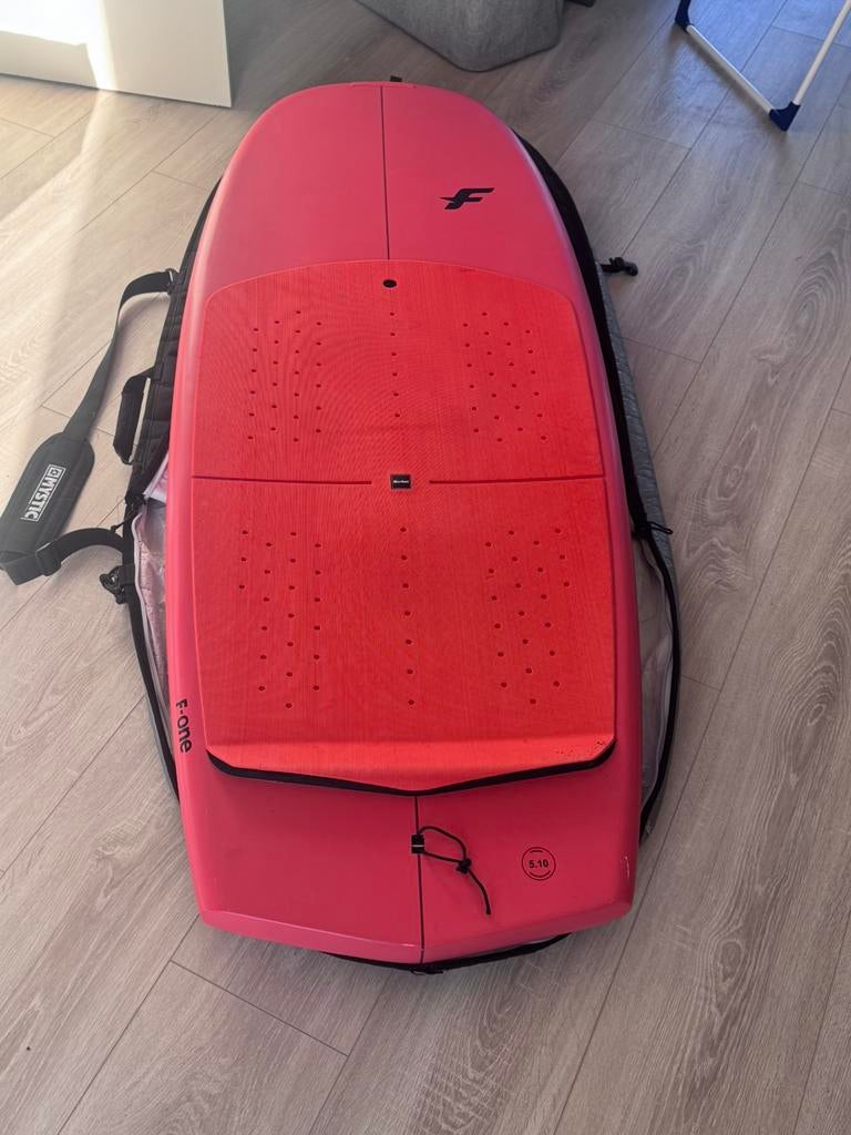 F-one Rocket bamboo V3 105L, Watersport en Boten, Wingsurfen, Ophalen of Verzenden, Gebruikt, Wingsurf-board