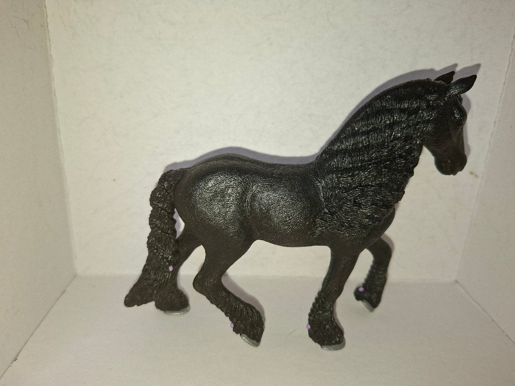 schleich Friese merrie 13906, Ophalen of Verzenden, Zo goed als nieuw, Paard, Beeldje of Figuurtje