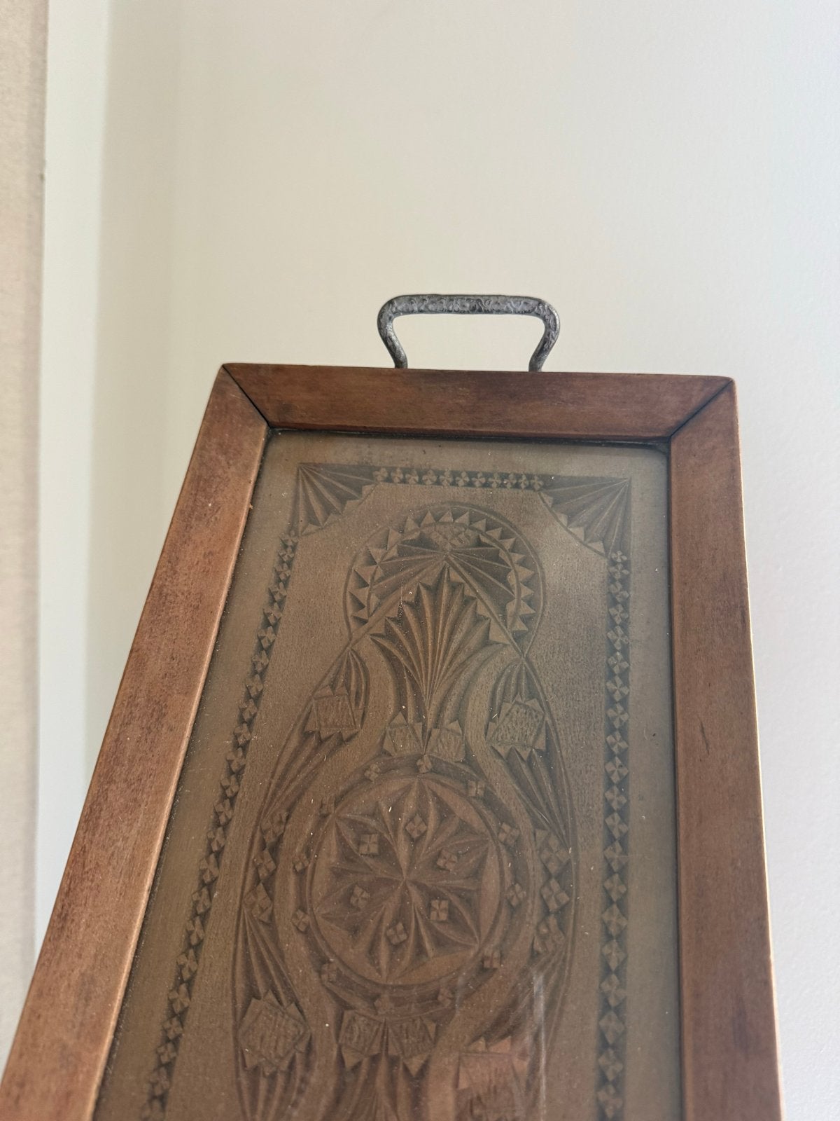 Antiek houten dienblad met gesneden decoratie, Antiek en Kunst, Ophalen of Verzenden