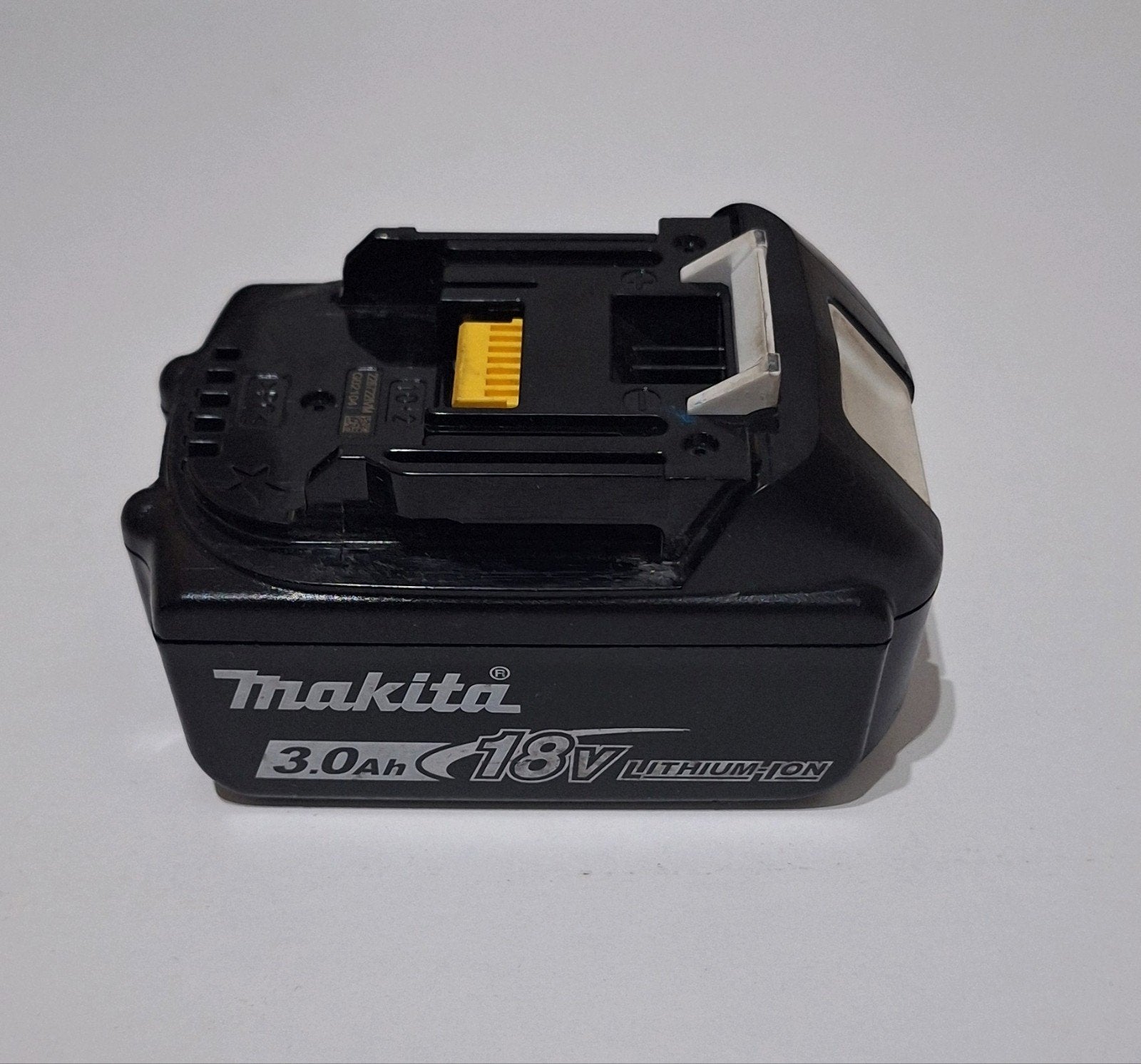 Een originele Makita 3.0Ah 18V accu, Doe-het-zelf en Verbouw, Gereedschap | Machine-onderdelen en Toebehoren, Ophalen of Verzenden