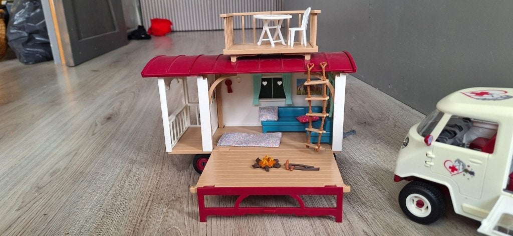 schleich caravan met dak terras, Ophalen, Zo goed als nieuw