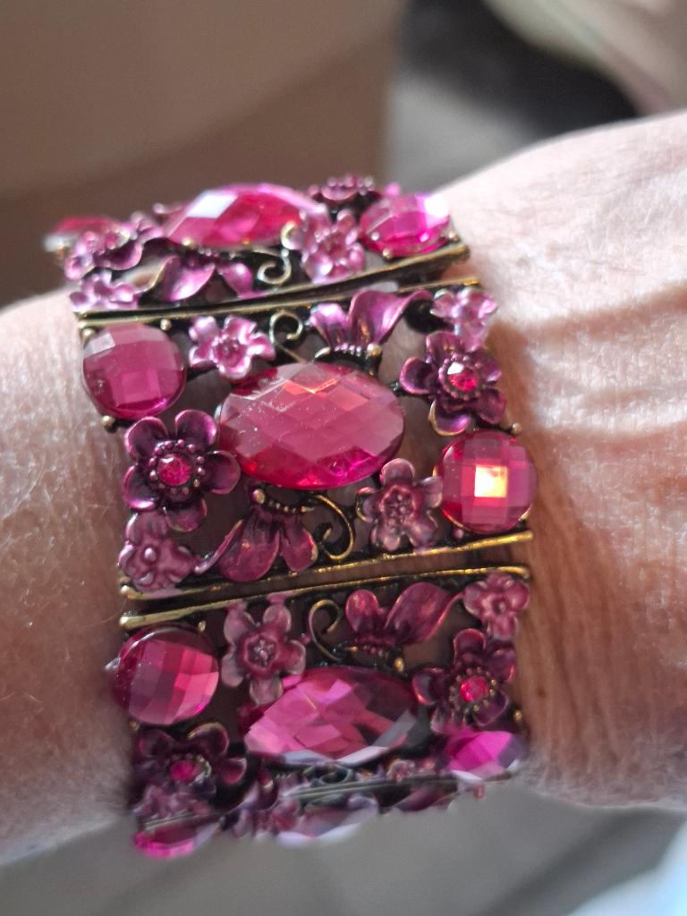 WEG=WEG mooie armband 1,00 euro, Sieraden, Tassen en Uiterlijk, Oorbellen, Zo goed als nieuw, Overige materialen, Overige kleuren