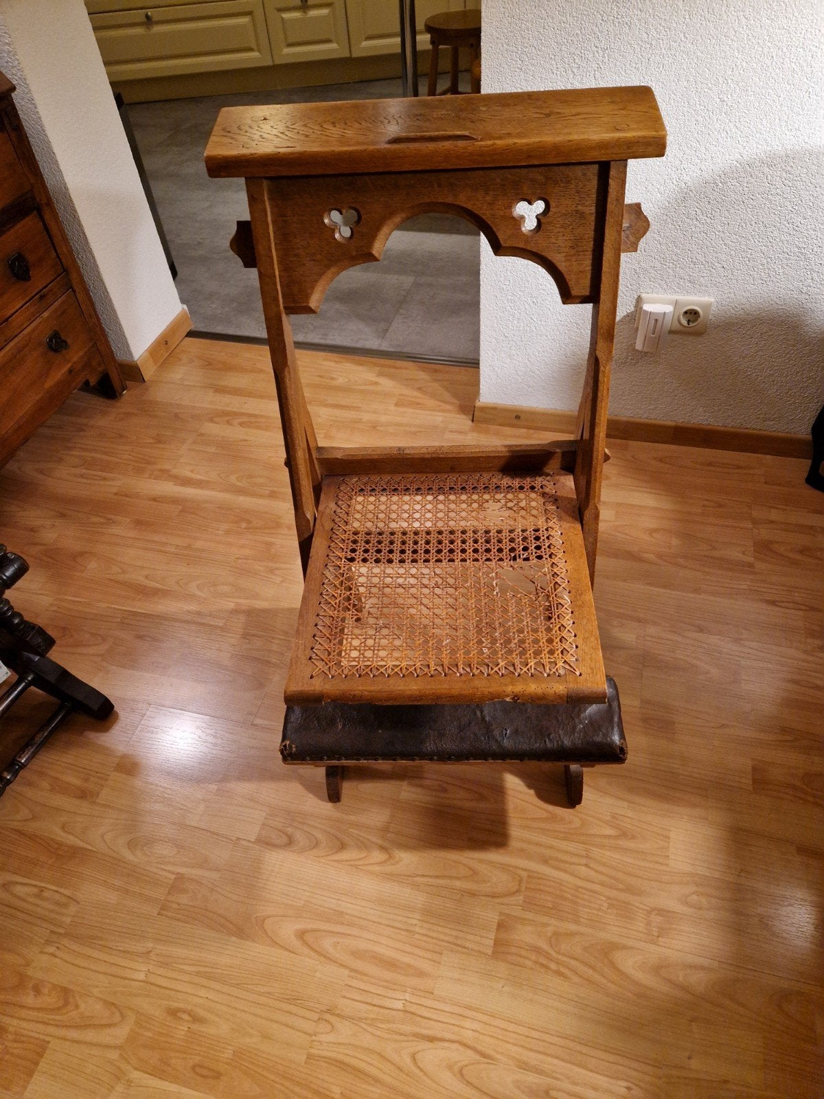 Antieke bidstoel / knielbank van eikenhout, Ophalen