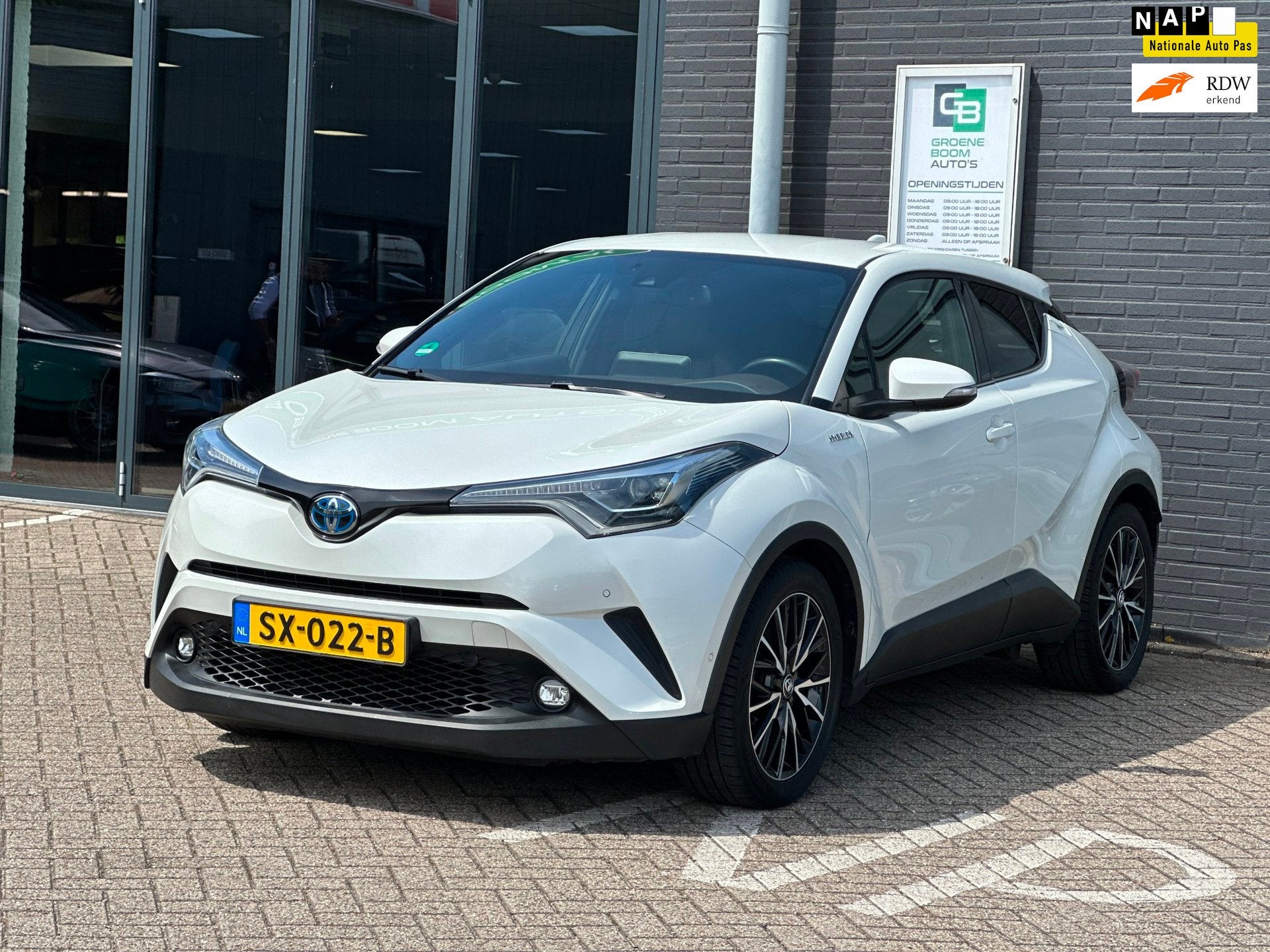 Toyota C-HR 1.8 Hybrid Executive/CAMERA/NL-AUTO NAP/NETTE ST, Auto's, Dealer onderhouden, Euro 6, 4 cilinders, Wit