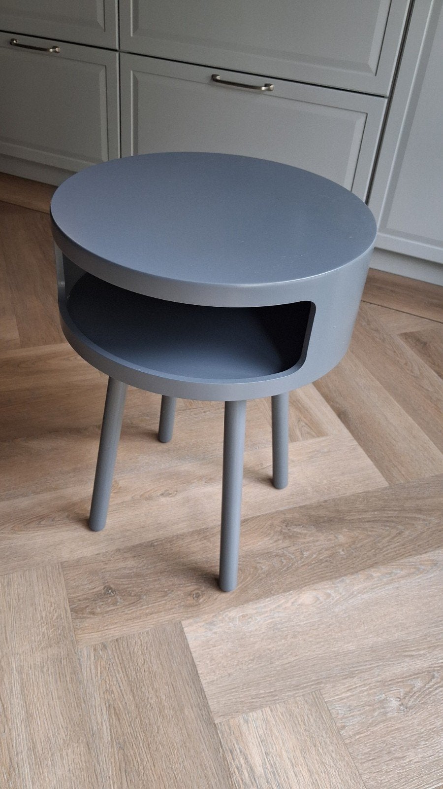 Uniek Grijs Nachtkastje - Modern Design evt. 2 te koop!, Gebruikt, Minder dan 45 cm, Hout, 55 tot 70 cm