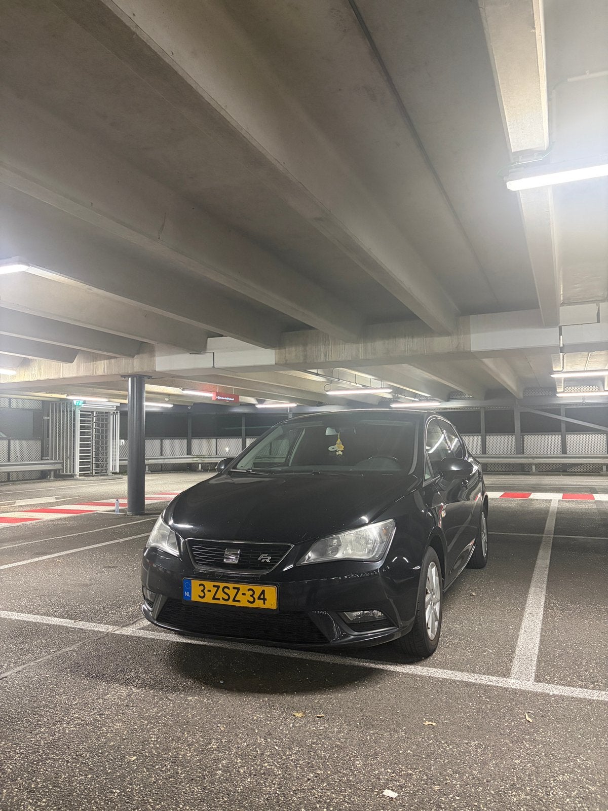Seat Ibiza 1.2 63KW 5DRS 2014 Zwart, Voorwielaandrijving, Stof, 40 €/maand, 990 kg