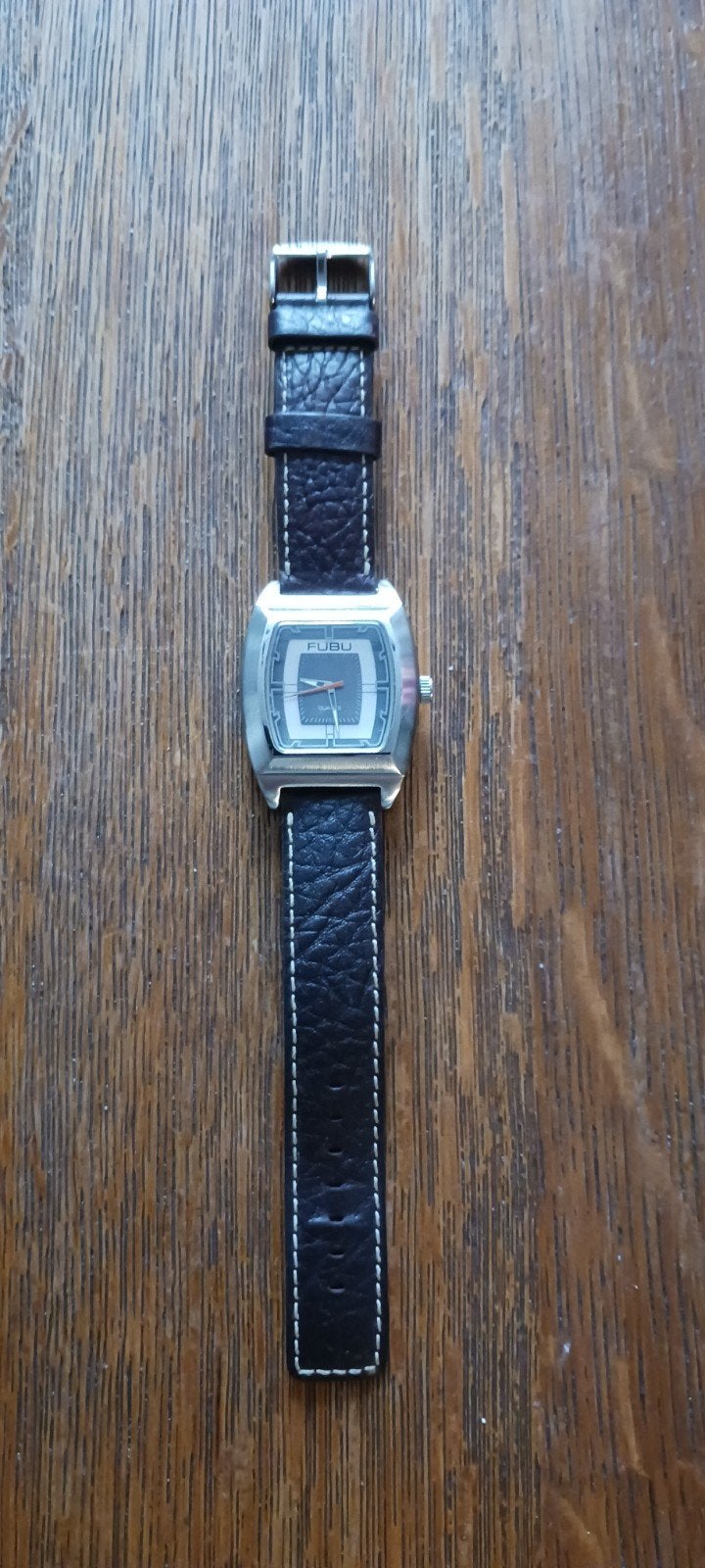FUBU HEREN HORLOGE  MADE IN JAPAN  117 SERIES  QUARTS, Ophalen of Verzenden, Leer, Overige merken